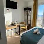 Hotel Saint Georges, Face à La