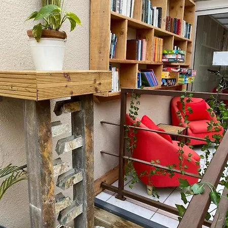 Hotel Saint Georges, Face A La