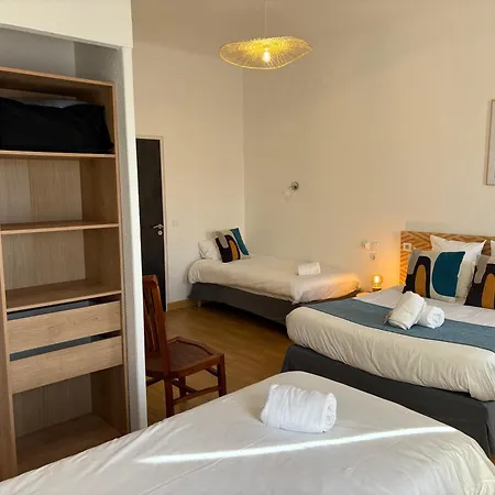 Saint Georges, Face A La Hotel