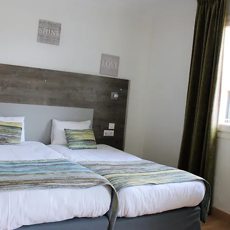 Saint Georges, Face A La Hotel