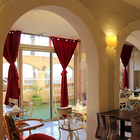 Saint Georges, Face A La Hotel 3*