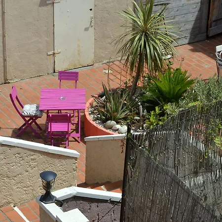 Hotel Saint Georges, Face A La