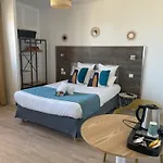 Saint Georges, Face A La Hotel