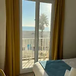 Hotel Saint Georges, Face A La