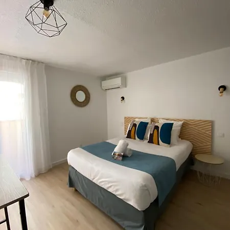 Hotel Saint Georges, Face à La