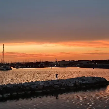 Saint Georges, Face à La Hotel 3*