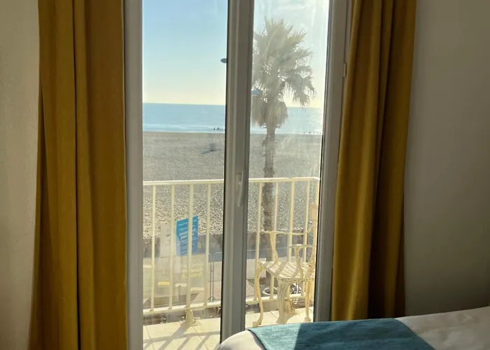 Hotel Saint Georges, Face à La